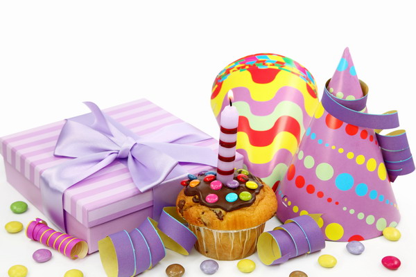 BIRTHDAY_GIFTS.CAKE.jpg